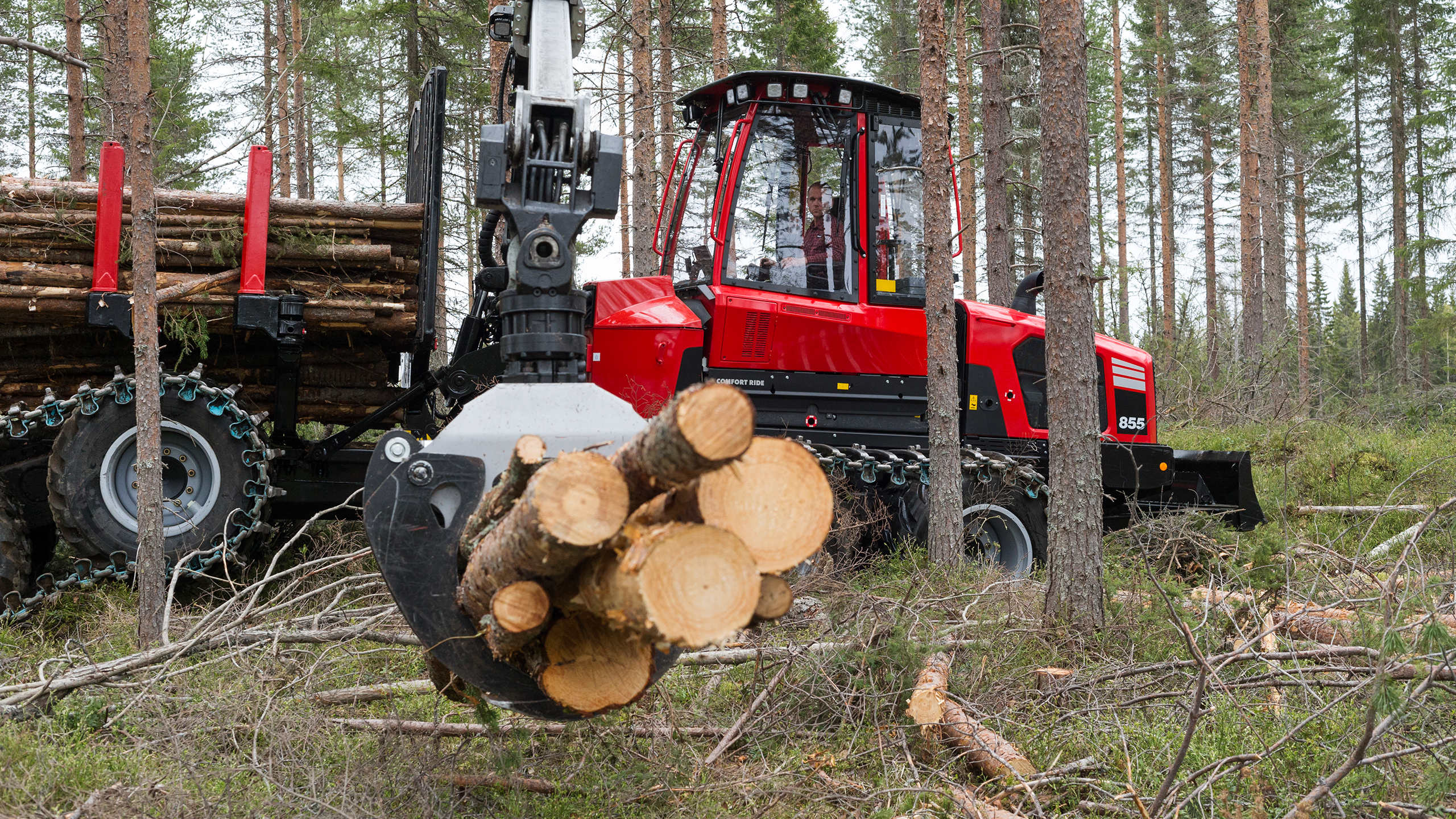Komatsu 855 grapples