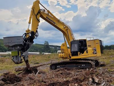 Bracke attachment on Komatsu hydraulic excavator
