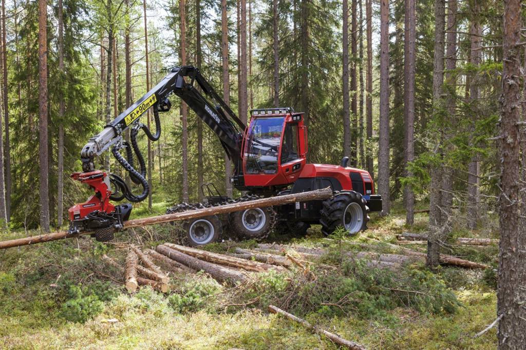 Wheeled harvester Komatsu 901